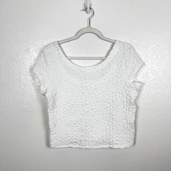 Free People White Textured Short Sleeve Top Size Large - Picture 1 of 4